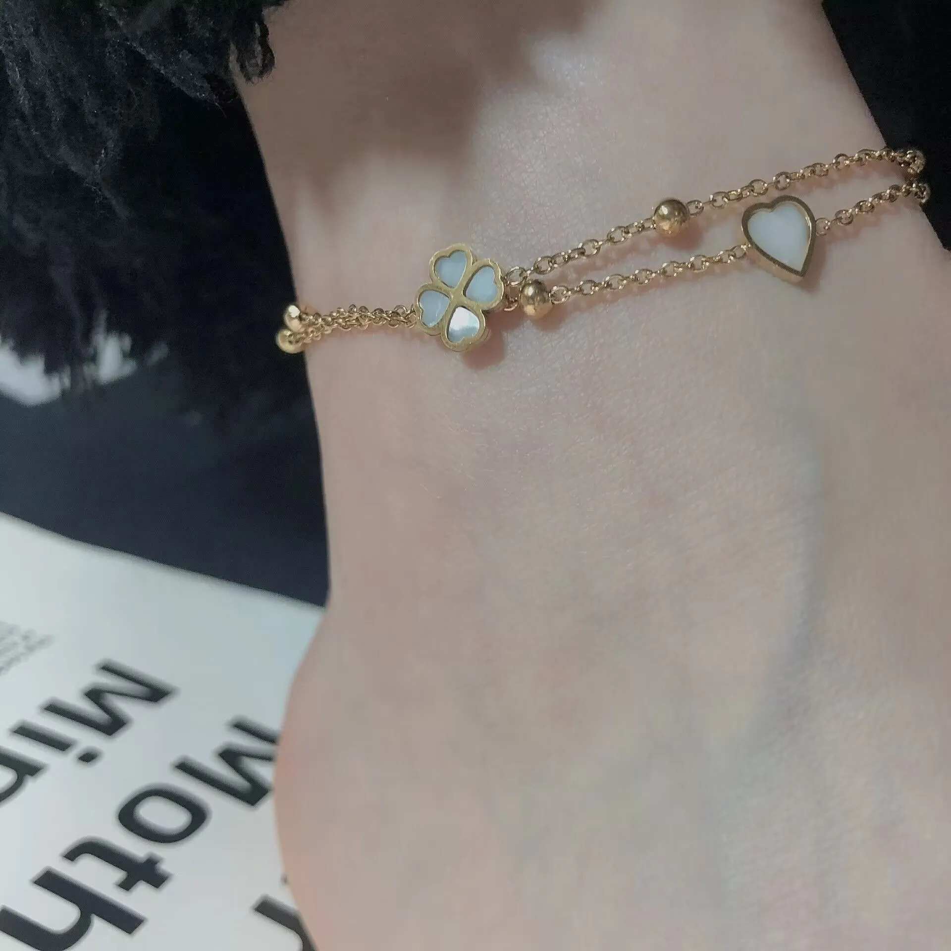 Klassisk designer guld Anklets Colver smycken Ny designmor med Pearl med av perfekt gåva för temperament och dubbla lager stil medvetna kvinnor över