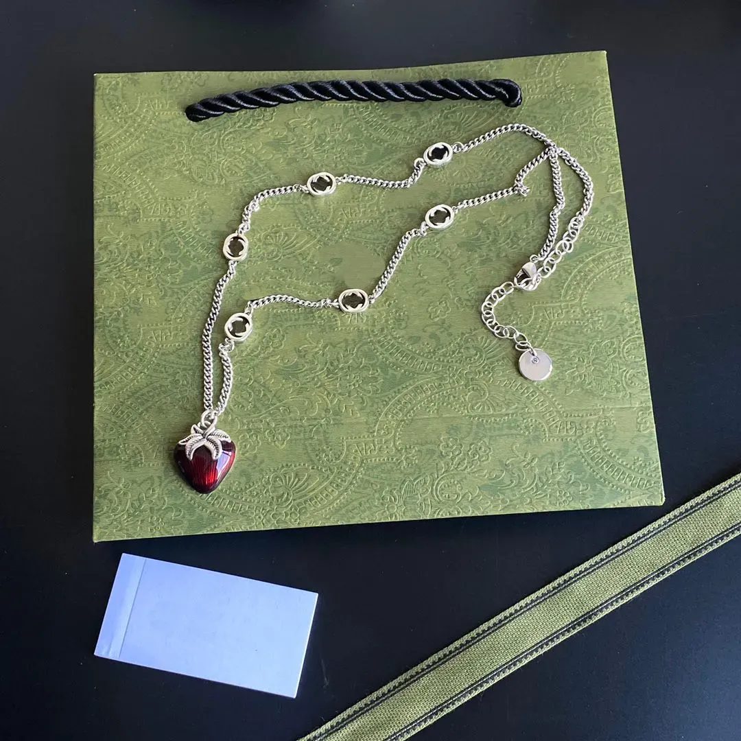 Hebben Stempels Aardbei Hanger Ketting Womens Luxe Designer Alfabet Zilveren Cadeau Sieraden