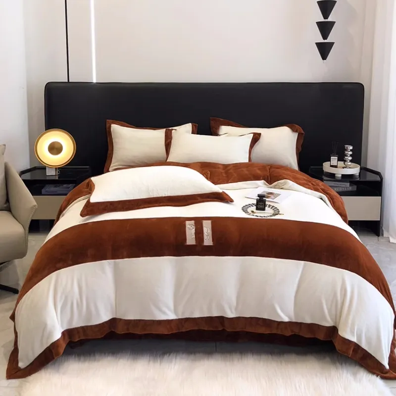 寝具の除igner寝具セットは厚くなった二重サイドベルベット4ピースのシンプルな刺繍文字キルトセットサンゴベルベットベッドシーツでお問い合わせ