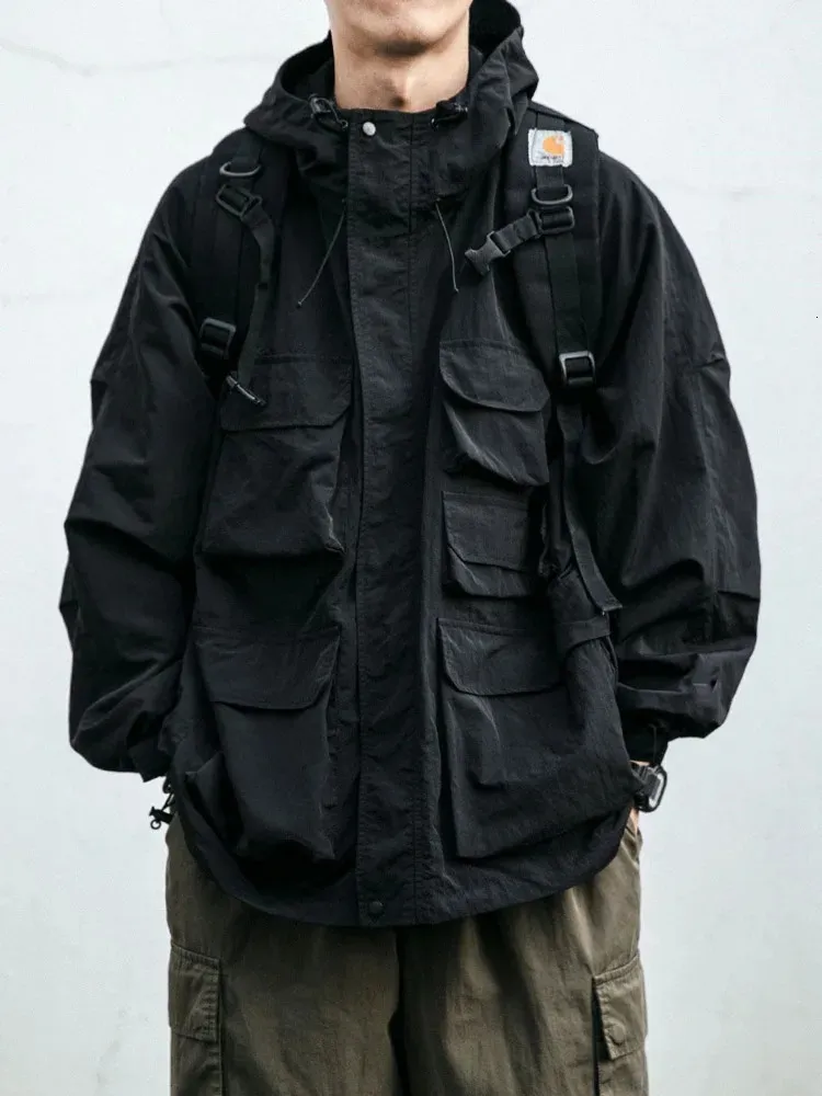 Męskie Parkas Multi Pocket Streetwear Mountain Hoodie Kurtka Mężczyźni Ubranie Japończyków HARAJUKU Casual Cargo Modna moda Mężczyzna 231025