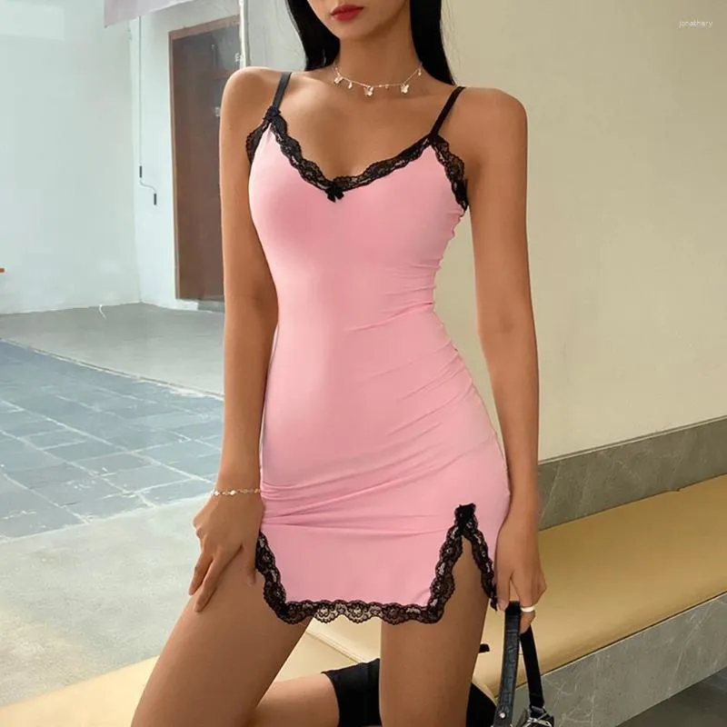 Casual Kleider Frauen V-ausschnitt Rosa Dünne Micro-gabelte Spitze Kleid Y2K Sexy Dünne Hüfte Wrap Strap Tank Kurze strand Party Club Süße