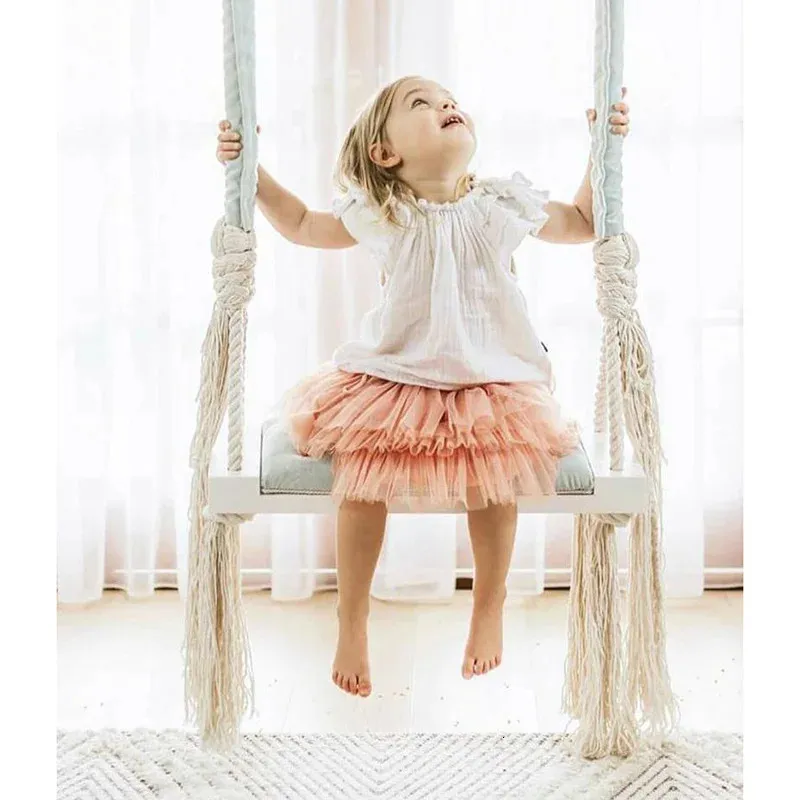 Swings jumperlar feda çocukları Swing sandalye çocuk asılı salıncaklar set çocuk oyuncak sallanan masif ahşap koltuk yastık güvenliği ile bebek kapalı bebek odası dekor 231025