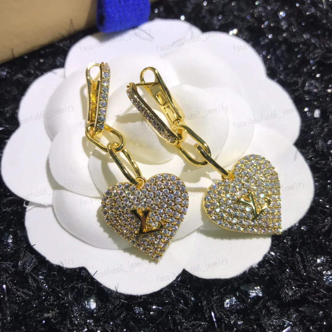 DHgate.com:18K Gold Copper Alphabet Heart-Shaped Pendant