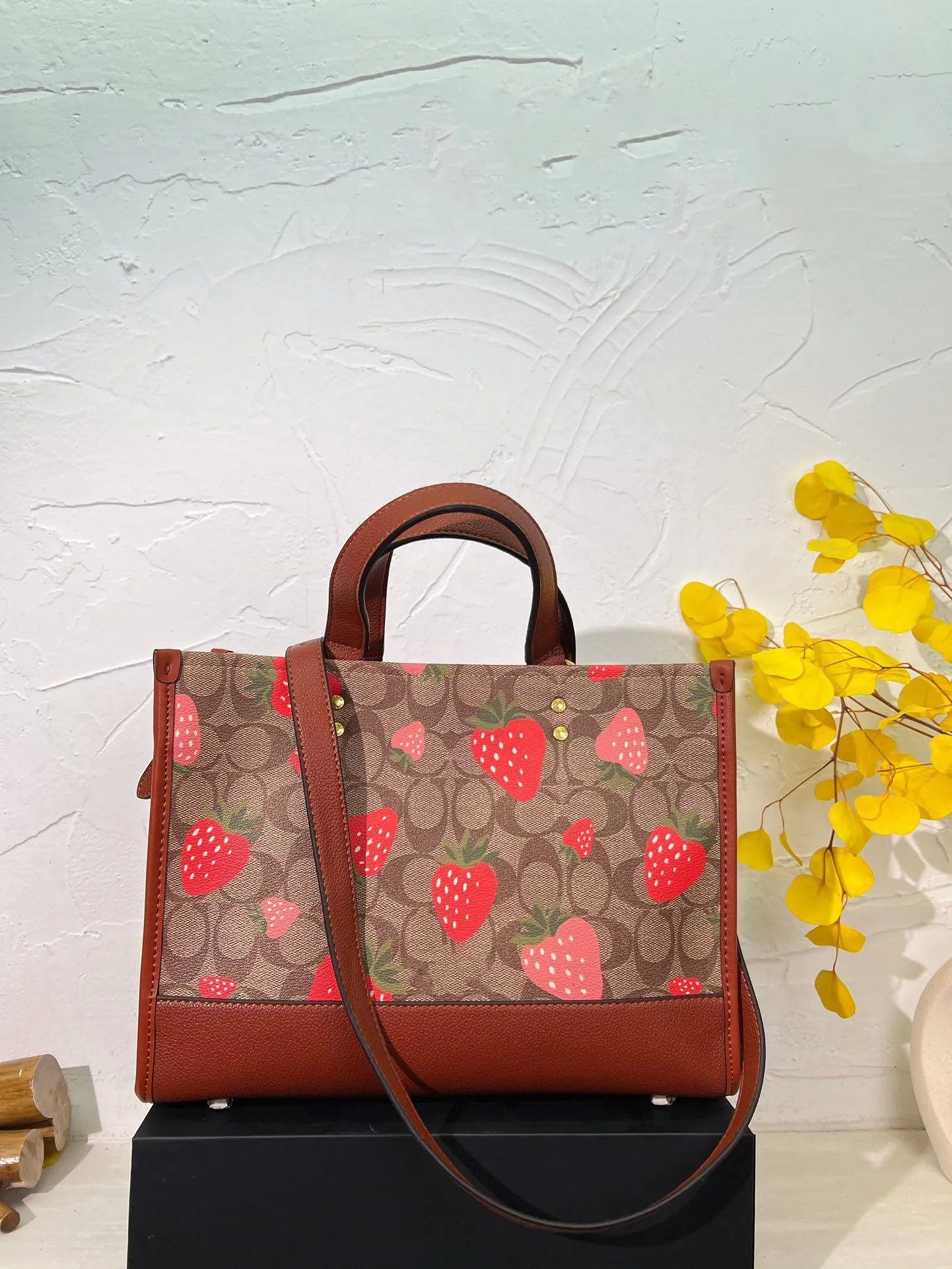 Classic Designer Bag Satchel Women Vintage Canvas tote Classic Women Strawberry Handbags Fashion Handbag