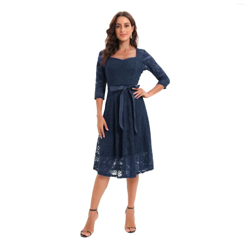 Casual Dresses French Mature Ladies Elegant Lace Dress 3/4 Sleeve Midjeband Slim Fit Square Neck A-Line