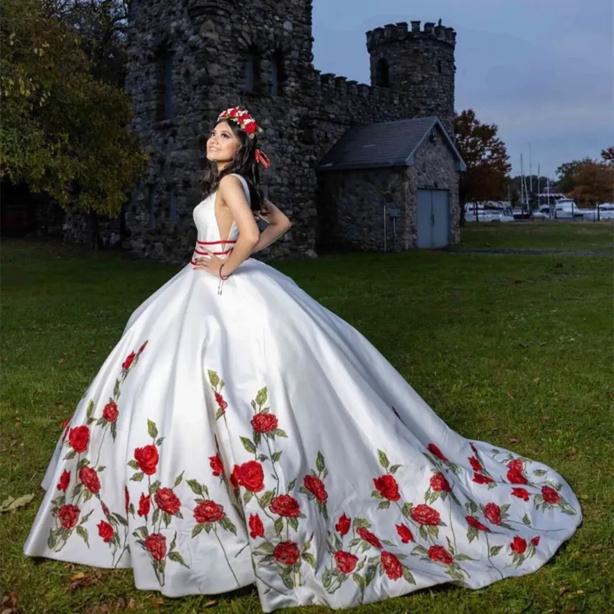 Luxo mexicano quinceanera vestidos bordado vermelho rosa flor com decote em v vestido de baile de cetim branco vestido de baile brithday para 16 meninas 2024 vestidos de festa formal