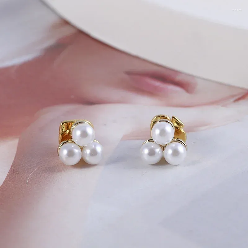 Boucles d'oreilles à clous, bijoux européens et américains, rétro Simple, trois perles, Design de Niche, vente en gros