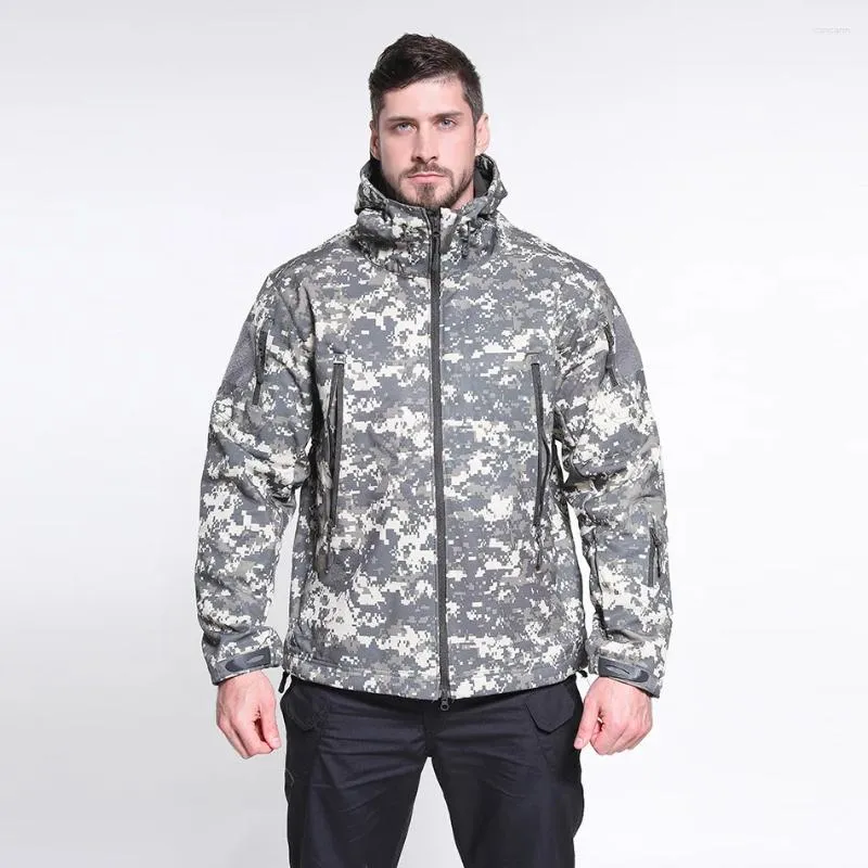 Giacche da caccia Moda Giacca da tempesta Softshell in pelle di squalo Giacca mimetica con cappuccio addensato caldo antivento e impermeabile unisex