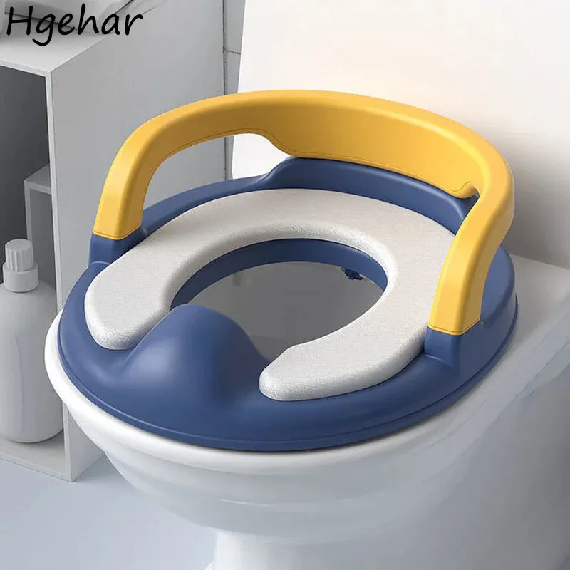 Toalettstol täcker baby multifunktionell bärbar toalett ring pad barn urinal toalettstolskydd för barn flickor pojkar handtag ryggstödmatta 231025