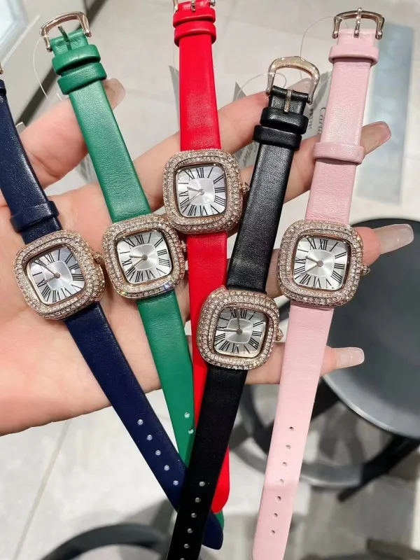 Femmes de bracelet de bracelet de luxe Luxury Wristwatch en cuir Watch Fashion Quartz With avec Rhingestone Dial 2024