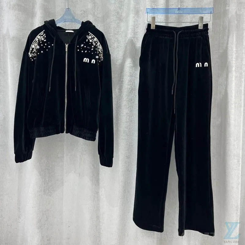 Spódnice 2024 Early Spring Velvet Casual Letter Black and White Edge Contrast Fashion Sports