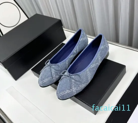 Luxus Designer Damen Freizeitschuhe Mode Druck Denim Ballerinas Echtes Leder Schmetterling Knoten Low Heels Loafers Runway Outfit Weibliche Feetwear