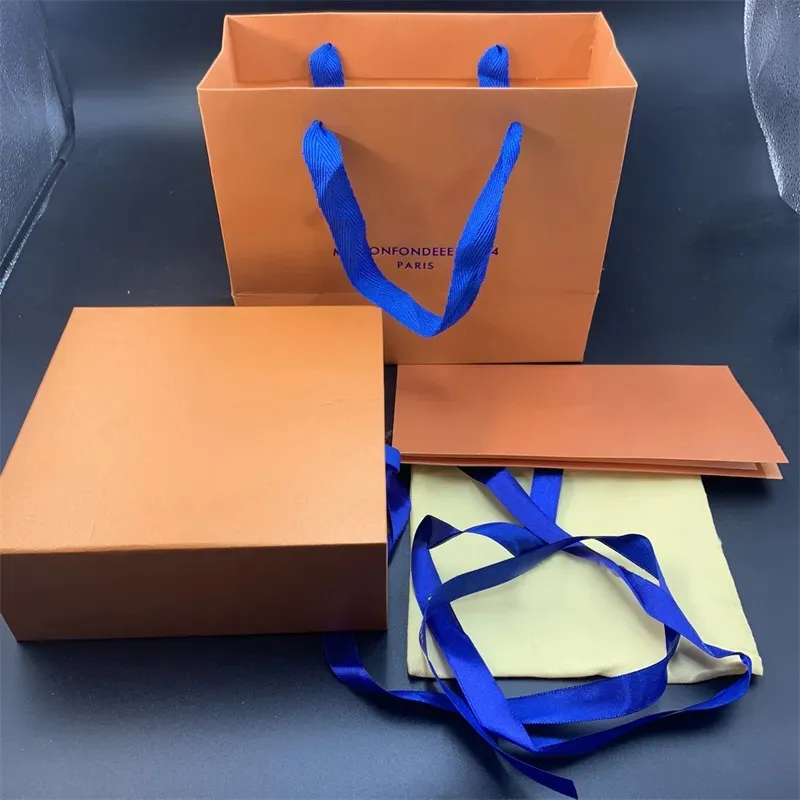 Modedesigner Gürtel Boxen Zubehör Verpackung Luxusmarken Produkte Papierverpackungsbox mit Papiertüten Staubbeutel Kartenorganisatoren