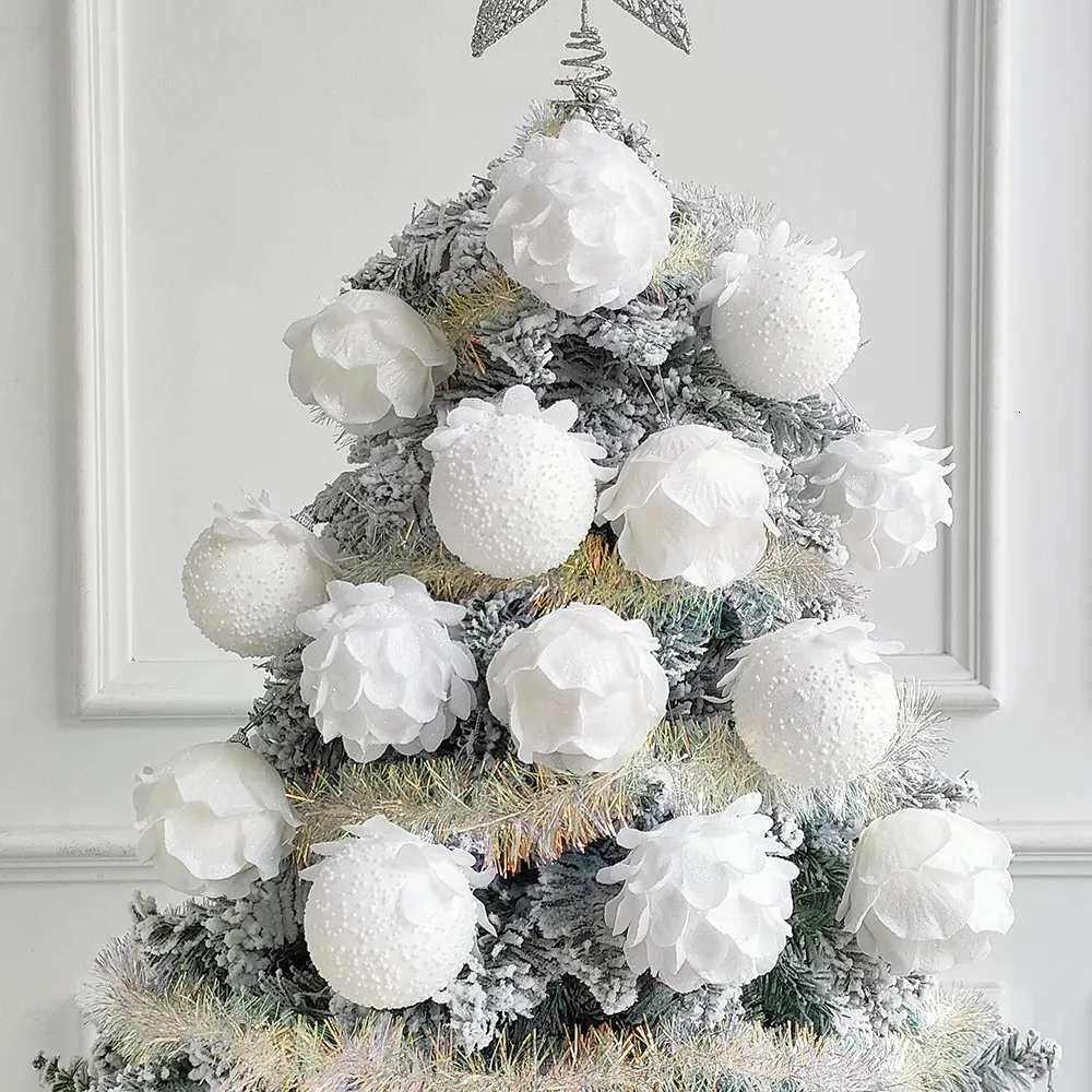 ホワイトクリスマスボールオーナメント: 8cm ホワイトフォーム花びら型