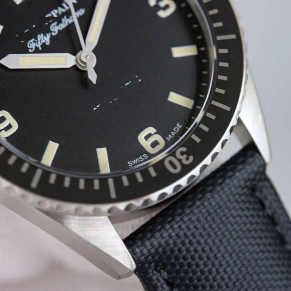 Designer-Armbanduhr für Herren, volldiaontfarbene Armbanduhren, 40 mm, Superclone Iced Out, Saphirglas, automatisches mechanisches Uhrwerk, Montre QMN9