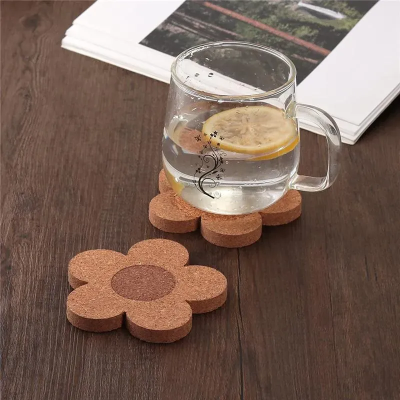 منفذ المصنع Cork Mats Pads Coasters المشروبات القابلة لإعادة الاستخدام الطبيعية 4 بوصة زهرة الشكل الخشب السفينة لمكتب طاولة زجاجية