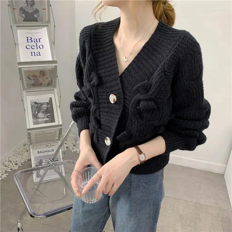 Damen Strick Koreanische Nette Schwarze Gestrickte Kurze Strickjacke Für Frauen 2023 Herbst Winter Fashion Solid V-ausschnitt Taste Pullover Weiblichen Mantel Tops