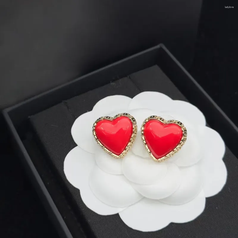 Boucles d'oreilles à tige en cuivre massif, pièces de créateur en forme de cœur pour femme, antiallergiques et résistantes aux couleurs