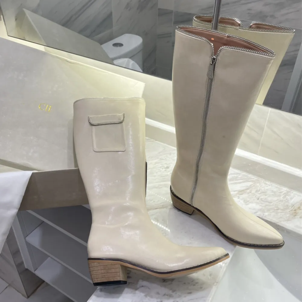 Stivali firmati di lusso Stivali alti al ginocchio Aggiungi tasca J Stivali Scarpe da donna stivali da combattimento neri Piattaforma in vera pelle naturale con cerniera da equitazione Donna Autunno lungo Beige taglia 35-40