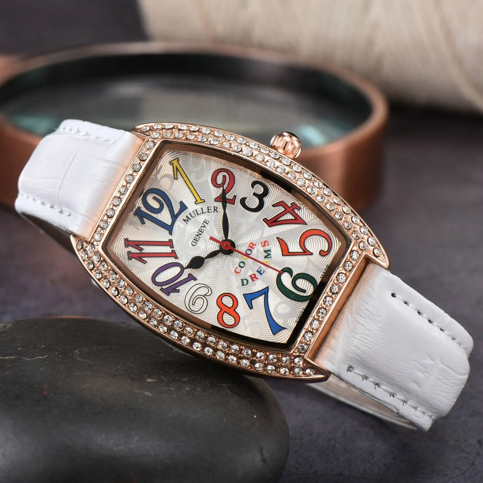 Hot Style Classique Frenk Square Diamond Series Montre de luxe de créateur Montres femme avancées Montre chronographe à quartz à fonction complète