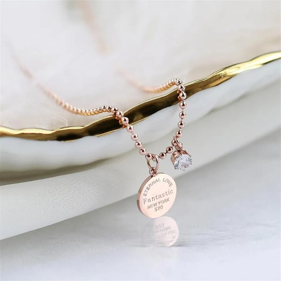 YUN RUO Oro rosa Moda Zircone Lettere Collana con ciondolo intagliato Gioielli in acciaio al titanio Donna Regalo di compleanno Non tramonterà mai Whole230P