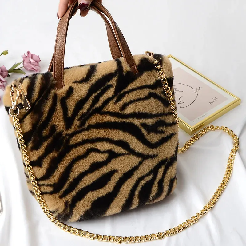 Evening Bags Winter Faux Fur Large Capacity Leopard Handbag Plush Messenger Bag Soft Warm Fur Bag Female Travel Solid Color Handbags 231026