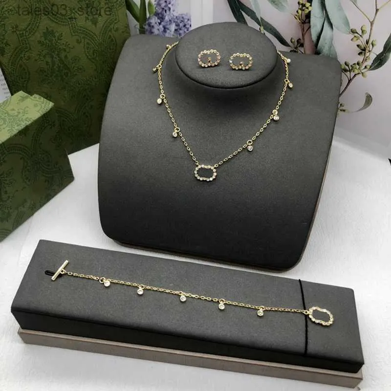 Pendant Necklaces Fashion Necklace Designer Jewelry Luxury Initials Golden Chain Diamond Earring For Women Pearl Bracelet Letter 2211103D Q231026