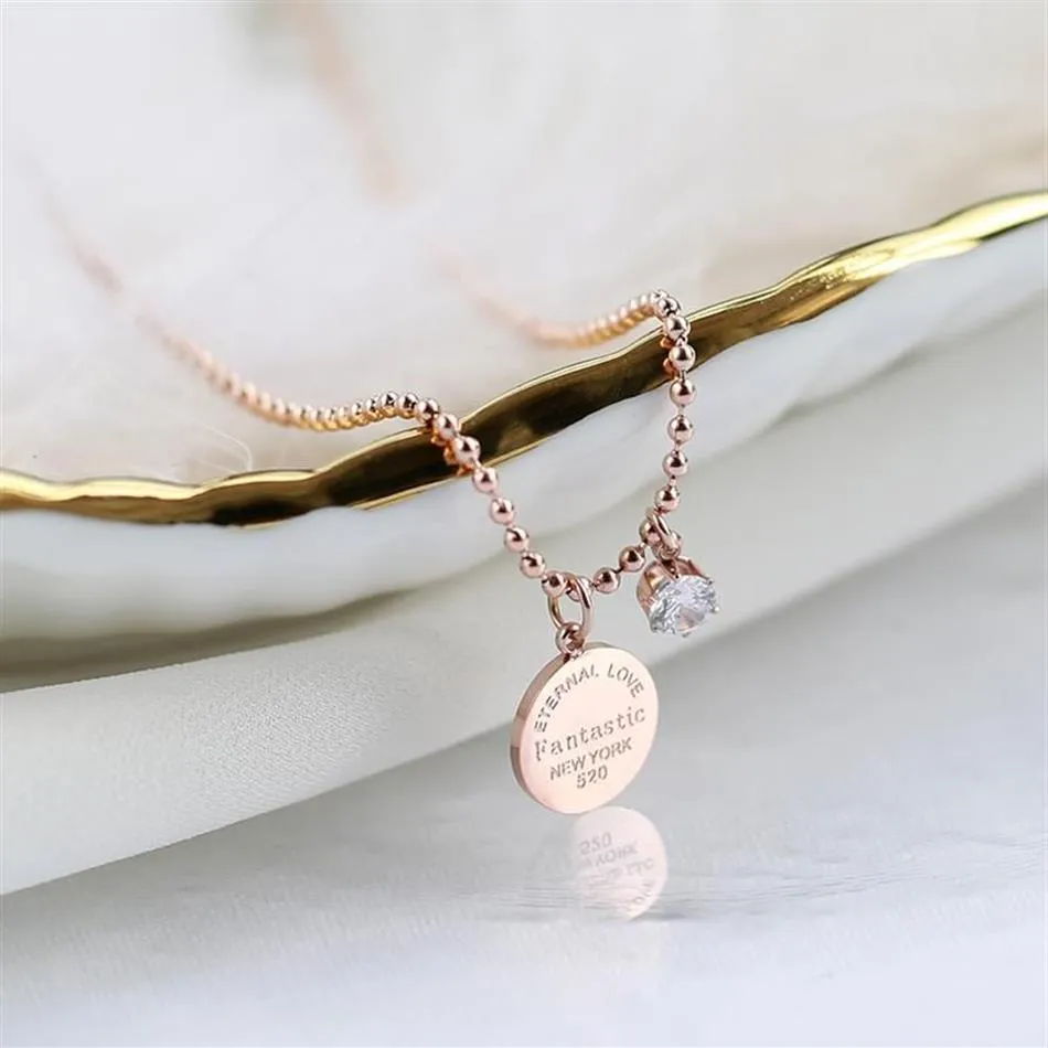 YUN RUO Oro rosa Moda Zircone Lettere Collana con ciondolo intagliato Gioielli in acciaio al titanio Donna Regalo di compleanno Non tramonterà mai Whole314m