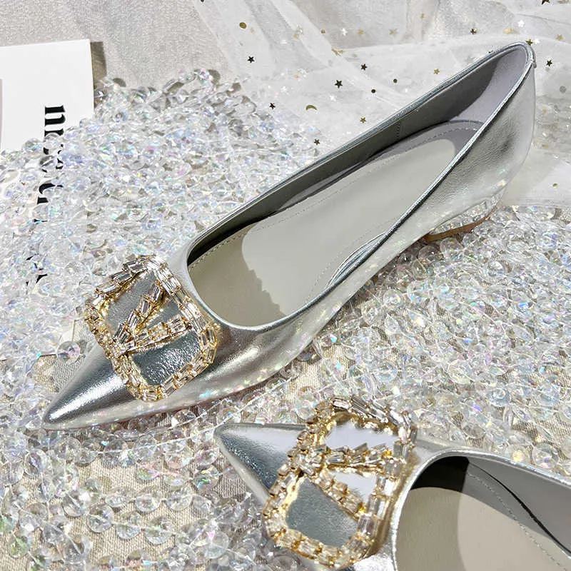 W stylu francuskim srebrne buty damskie niska obcasy 2023 Nowy moda płytko rhinestone Płytkie usta grube pięta spiczasty płaskie buty 3 cm 231026
