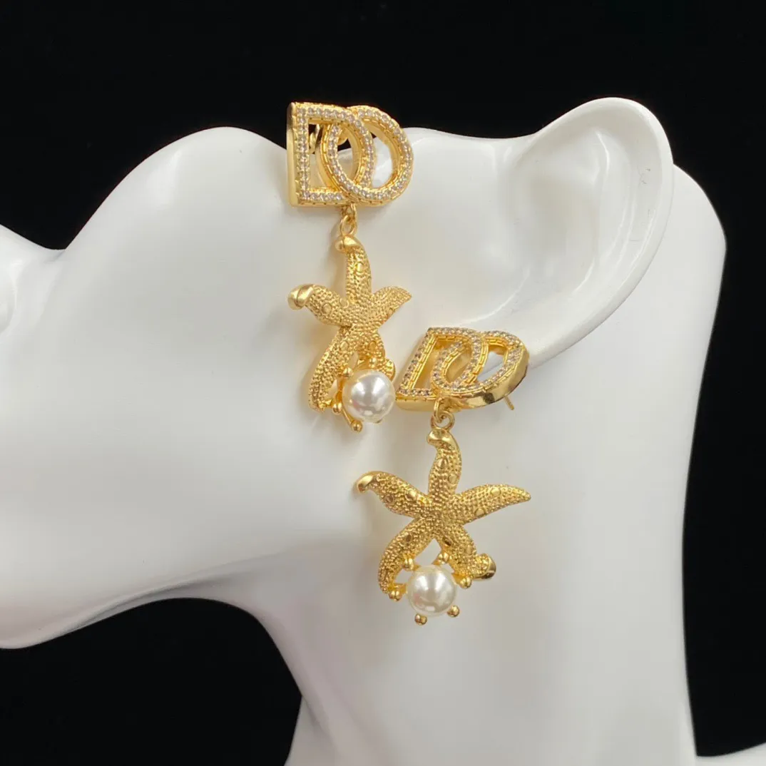 Mässingsdesignerörhängen, Zircon Pearl Letter Starfish Pendant Earrings, Högkvalitativa kvinnors smycken, gåvor, grossist