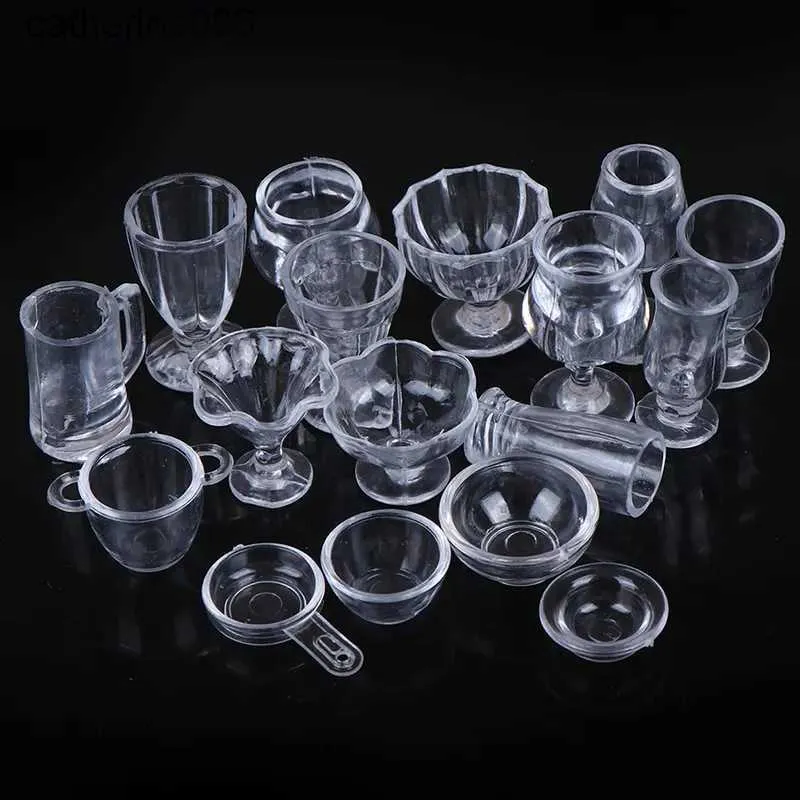 Kitchens Play Food 17Pcs/Set 1 12 Dollhouse Mini Transparent DIY Pretend Play Kitchenware Toy Drink Cups Dish Tableware MiniaturesL231026