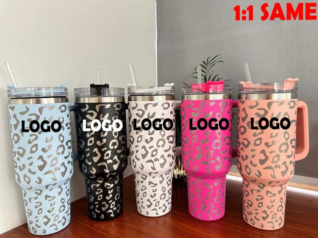 Leopardtryck 40oz släckare tumlar rostfritt stål handtag lock halm stor kapacitet öl mugg vatten flaska pulver utomhus camping koppar cheetah tumblers med logotyp