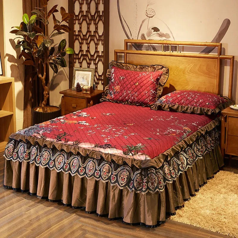 Zestawy pościeli w stylu klasycznym 100% bawełniane czerwone pikowanie królowa king size spódniczka spódnica łóżka złoża blachy