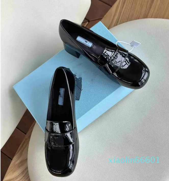 Petites chaussures noires plates et brillantes de haute qualité pour femmes, de luxe, 2023