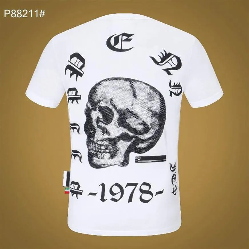 PP Повседневная мужская дизайнерская приталенная летняя рубашка со стразами с коротким рукавом и круглым вырезом, футболка с принтом черепа, топы с воротником в уличной одежде Pol2012