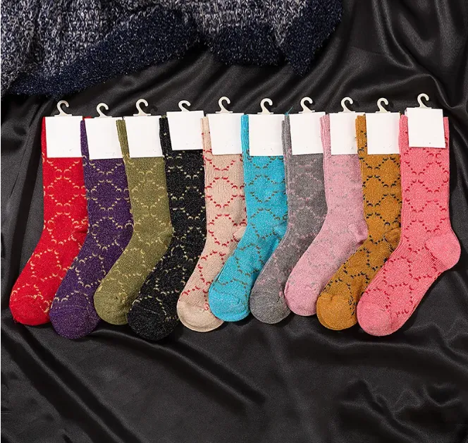 Designer -Socken Herren Frauenbrief gedruckt Fashion Four Seasons Baumwolle gute Qualität Süßigkeiten Farbe Luxus Mesh Persönlichkeit Sport Kurzsocke