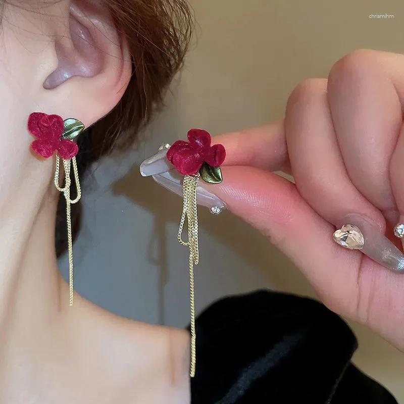 Boucles d'oreilles pendantes en tissu floqué pour femmes, mode coréenne, chaîne de fleurs, pompon, goutte d'hiver, légères, de luxe, élégantes, bijoux de fête pour femmes