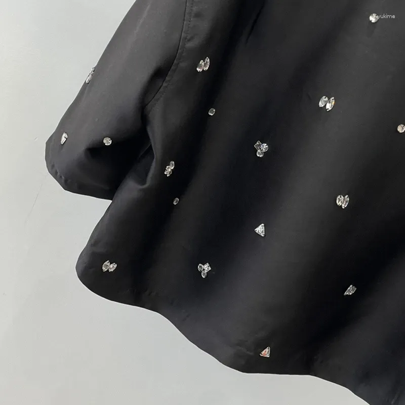 여자 T 셔츠 2023 여성 크롭 고체 다이아몬드 장식 여름 하이 스트리트 세련된 패션 디자인 트렌디 한 세련된 캐주얼 S