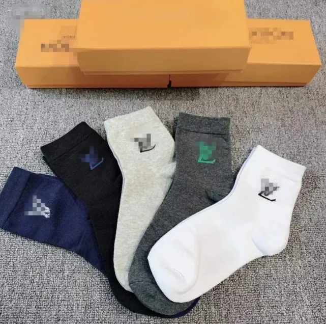 Designer Men's and Women's Socks Eight Luxury Sports Four Seasons Letter Printing Brand Cotton Men Kvinnor strumpebox Set present wrsyhtdkjf