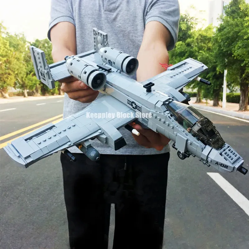 Modèle d'avion War A10, bloc de construction de chasseur d'attaque militaire AC-130, modèle d'avion de l'armée de l'air, ensemble de briques, hélicoptère WZ10, jouets pour enfants, cadeau d'anniversaire 231025