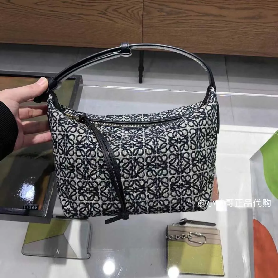 DHgate.com:Loewe Cubi Canvas Handbag, Womens Lunch Box Bag
