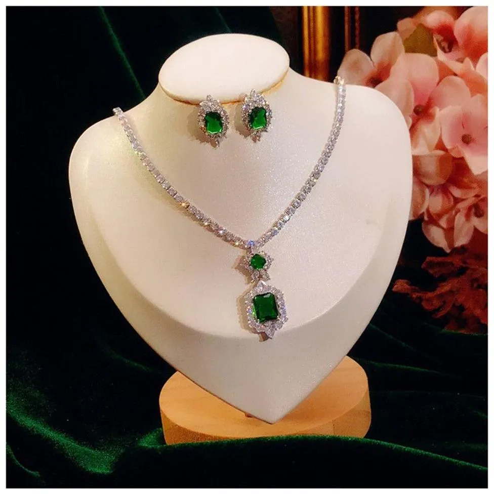 Zestawy biżuterii dla kobiet s925 srebrne szmaragdowe kolczyki z kamienia szlachetnego błyszczący naszyjnik klasyczny drobny biżuteria Drop238d