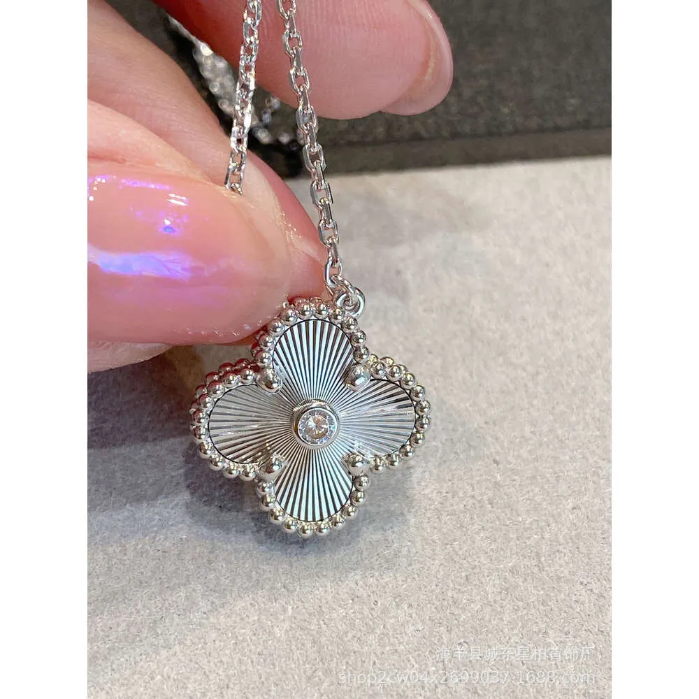 DHgate.com:Sterling Silver Four-Leaf Clover Pendant Necklace