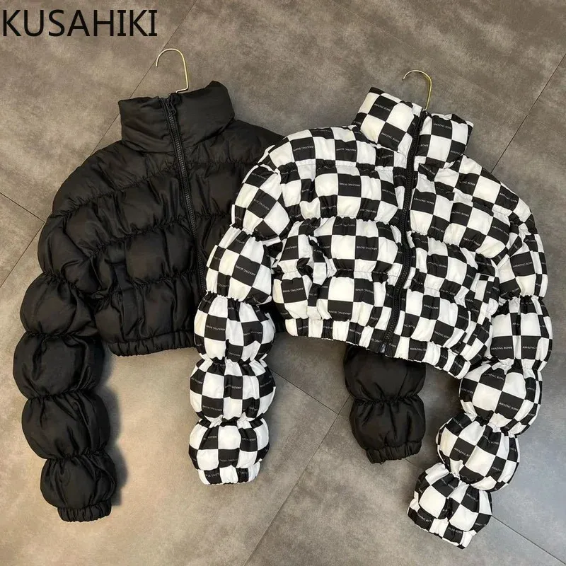 Parkas femme KUSAHIKI col montant manteau d'hiver femmes coréenne fermeture éclair plis manches bouffantes court Plaid Parkas veste de mode 6N891 231025