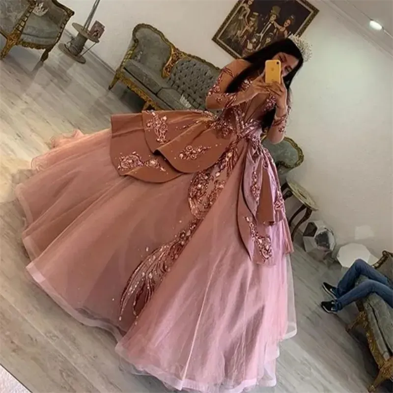Robes de quinceanera poussiére rose paillettes en dentelle perlée Applique manches longues corset arrière tulle doublées douces princesse concours de bal de bal