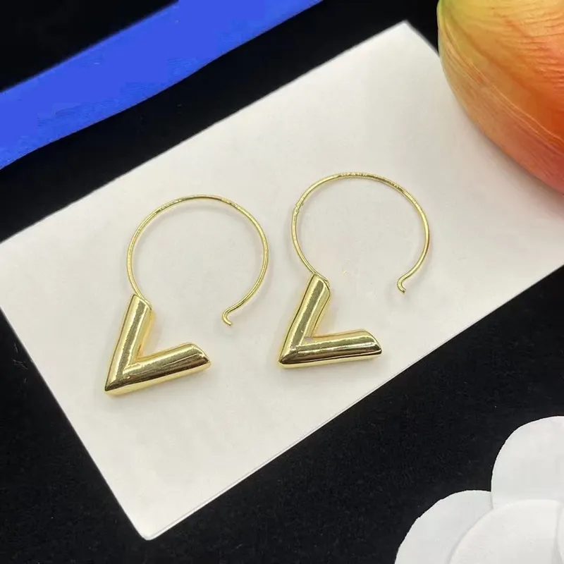 Brincos de luxo 18k banhado a ouro letra v designers de luxo letras parafuso prisioneiro geométrico aros mulheres balançar brinco festa de casamento jewerlry