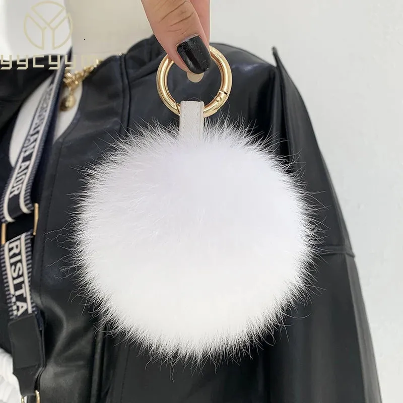 Keychains Lanyards Fluffy Real Fur Ball Poms KeyChain for Women Luxury Pompom Keyring Accessories Bag Decoration Emo Trinket Jewelry Gifts 231025