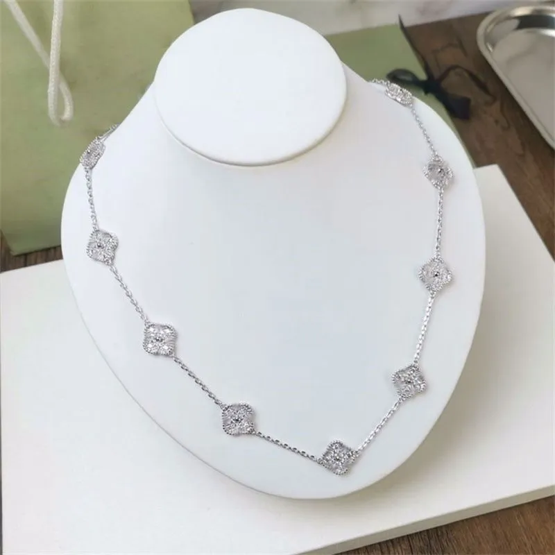 10 Motiv Clover Necklace Diamond Neckor Luxury Jewelry Designer för kvinnor 18K Gold Silver Plated Shell 4/Four Leaf Fashion Christmas Gift