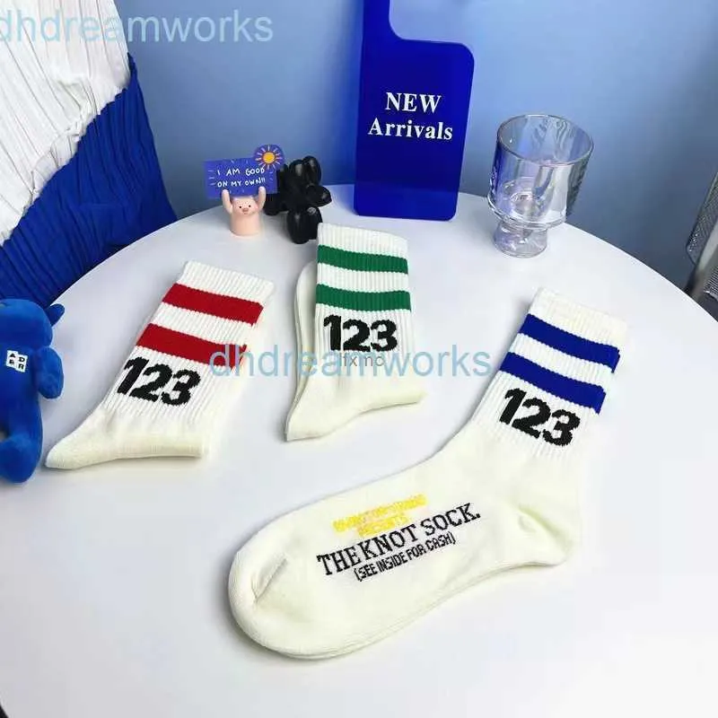 Erkek Socks 2022 Yeni RRR123 Çizgili Combed Pamuklu Orta Kollu Moda Yüksek Sokak Sporları Erkekler ve Kadınlar için1g7 Mrzm