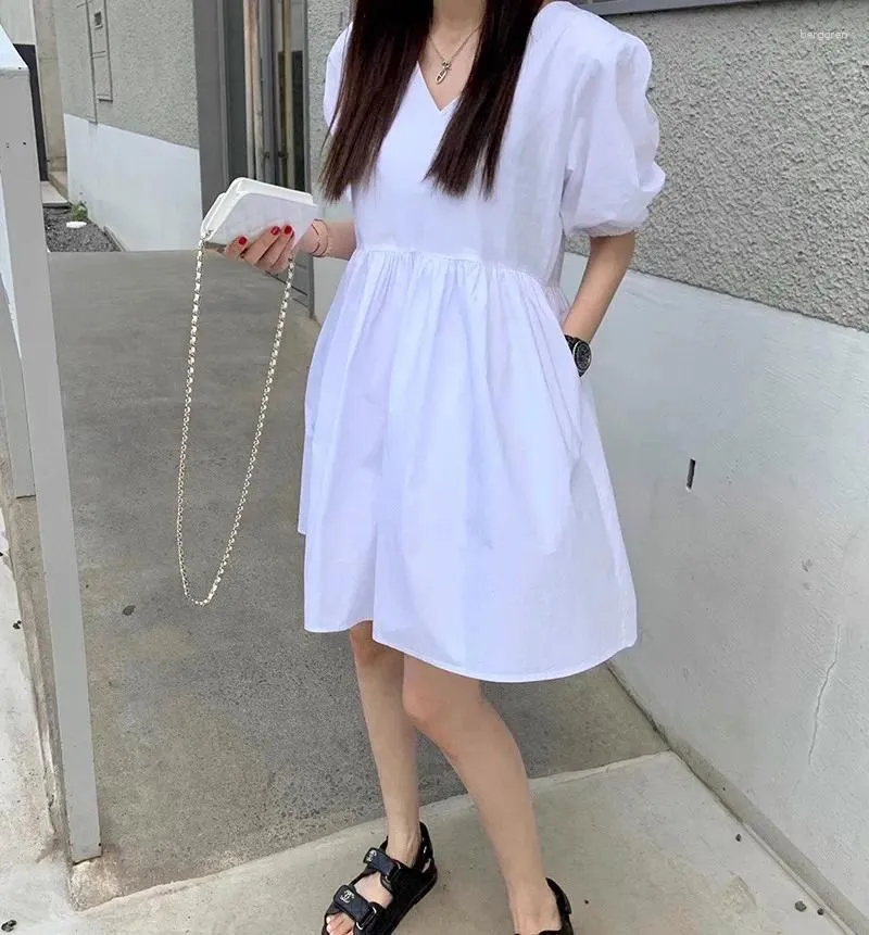 Casual klänningar Sydkorea ins sommar mode fast färg dubbel v-hals veckad efter snörning halter temperament lång klänning